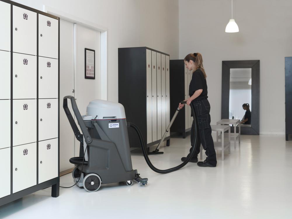 NILFISK Nass-/ Trockensauger, 230V