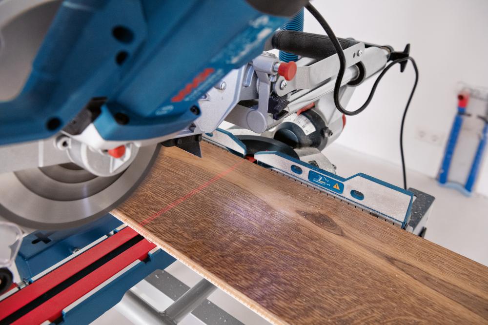 BOSCH Kapp- & Gehrungssäge